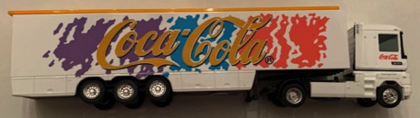 10305-1 € 6,00 coca cola vrachtwagen letters goud ca 20 cm.jpeg